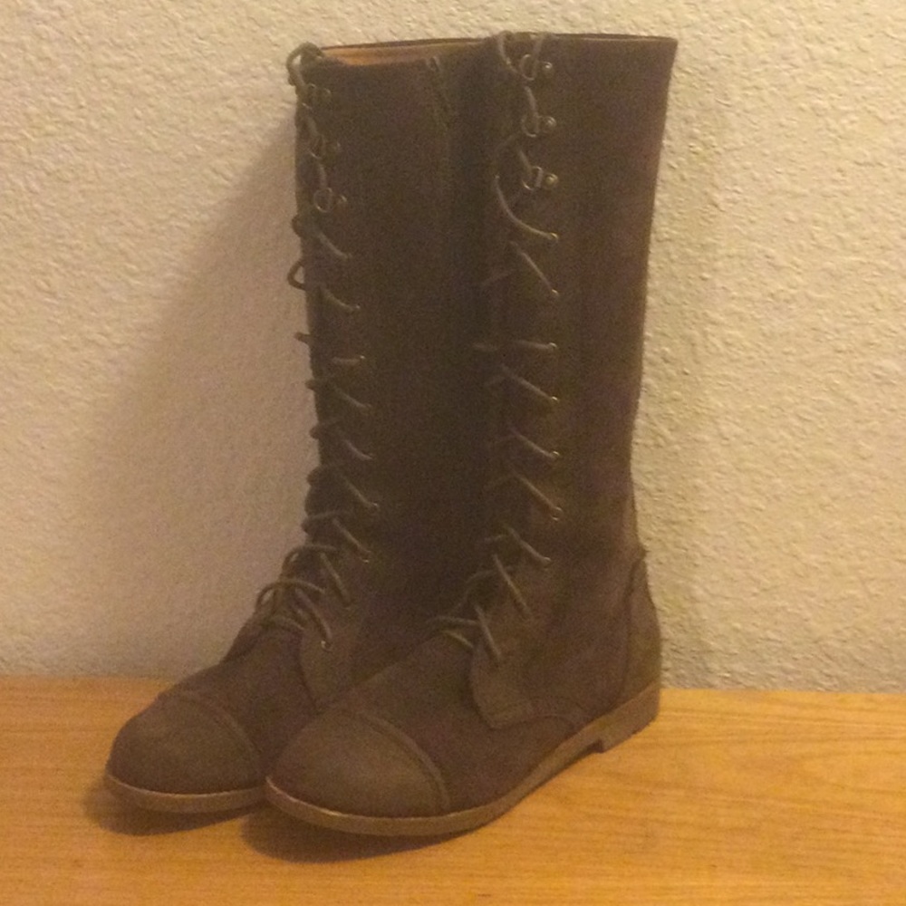 Olukai Kaila brown suede size 8 boots